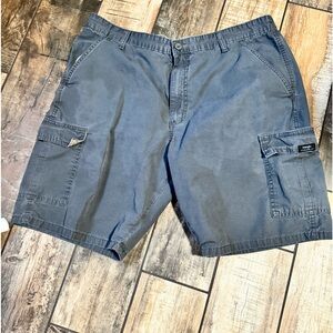 Wrangler men’s shorts size 38 - color : pewter